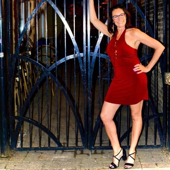 Backless red dress - Picture 1 of 8